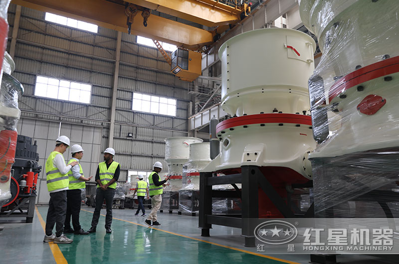 客戶來廠考察花崗巖破碎機設備 客戶來廠考察花崗巖破碎機設備