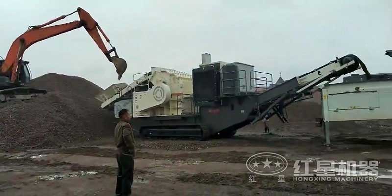 履帶移動式細碎機現場 履帶移動式細碎機現場