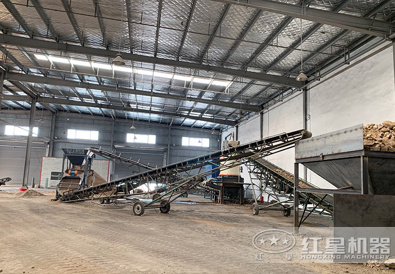 軟石料破碎制砂現場 軟石料破碎制砂現場