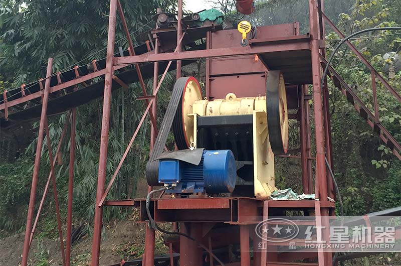 69顎式破碎機現場實拍 69顎式破碎機現場實拍