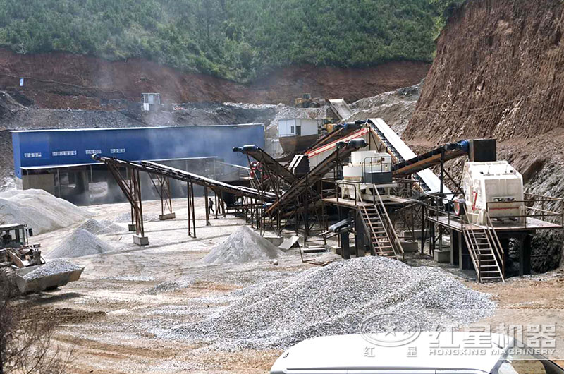 制砂設(shè)備生產(chǎn)現(xiàn)場，反擊破搭配制砂機(jī)，破碎軟料
